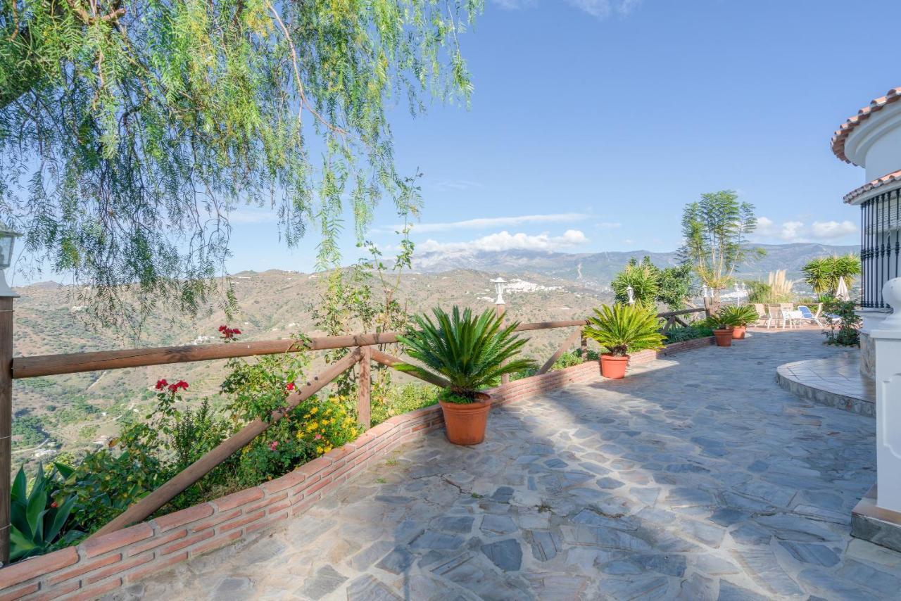 Cortijo La Rijana Villa Sayalonga Exterior photo